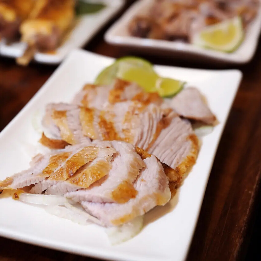 台南居酒屋推薦│小椿食堂│冰杯啤酒+滿桌下酒菜│打卡送啤酒│