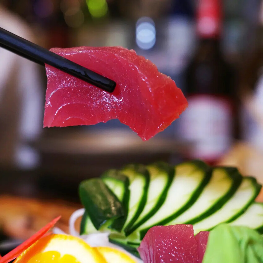 台南居酒屋推薦│小椿食堂│冰杯啤酒+滿桌下酒菜│打卡送啤酒│