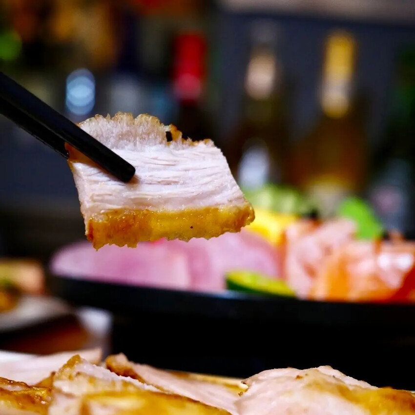 台南居酒屋推薦│小椿食堂│冰杯啤酒+滿桌下酒菜│打卡送啤酒│