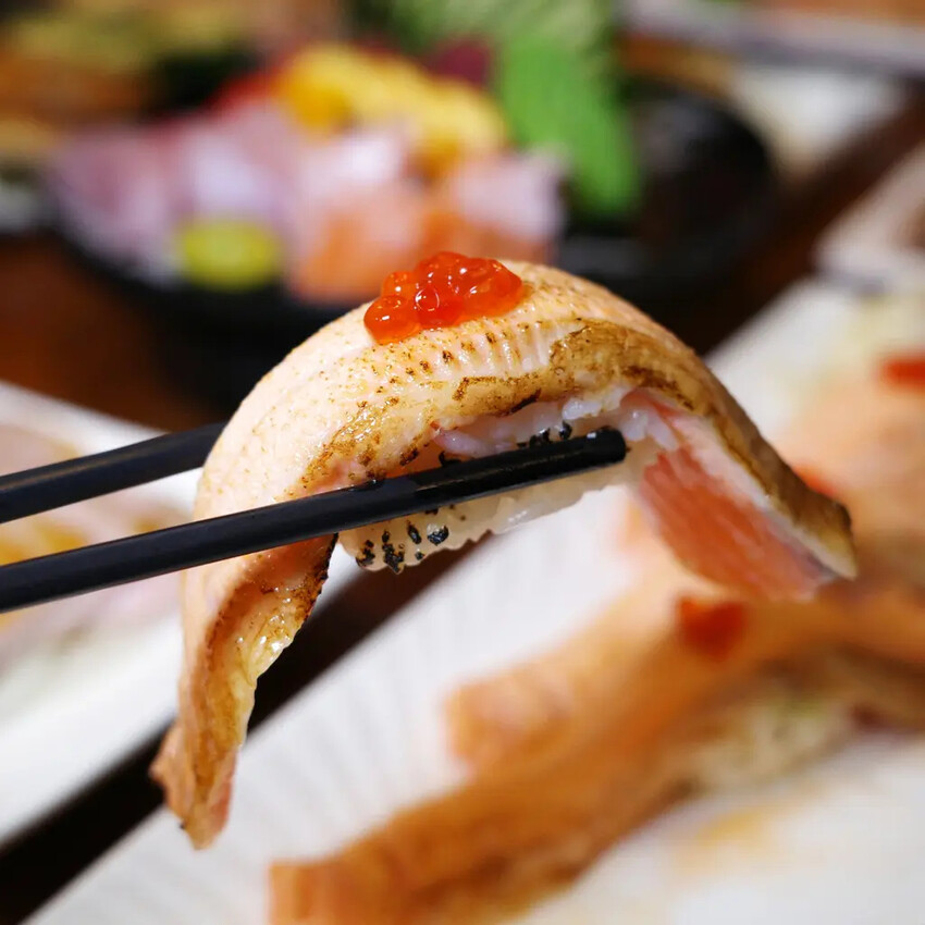 台南居酒屋推薦│小椿食堂│冰杯啤酒+滿桌下酒菜│打卡送啤酒│