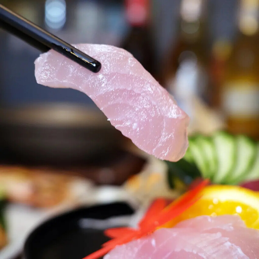 台南居酒屋推薦│小椿食堂│冰杯啤酒+滿桌下酒菜│打卡送啤酒│