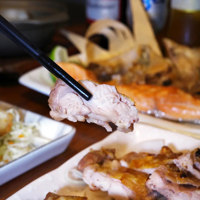 台南居酒屋推薦│小椿食堂│冰杯啤酒+滿桌下酒菜│打卡送啤酒│