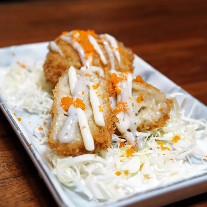 台南居酒屋推薦│小椿食堂│冰杯啤酒+滿桌下酒菜│打卡送啤酒│