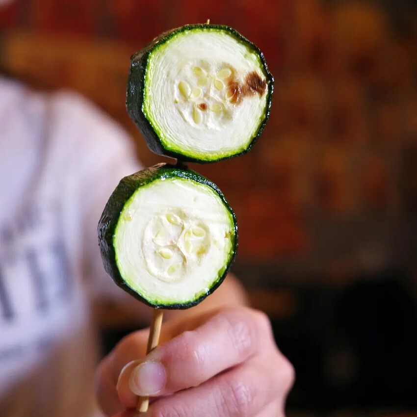 台南居酒屋推薦│小椿食堂│冰杯啤酒+滿桌下酒菜│打卡送啤酒│