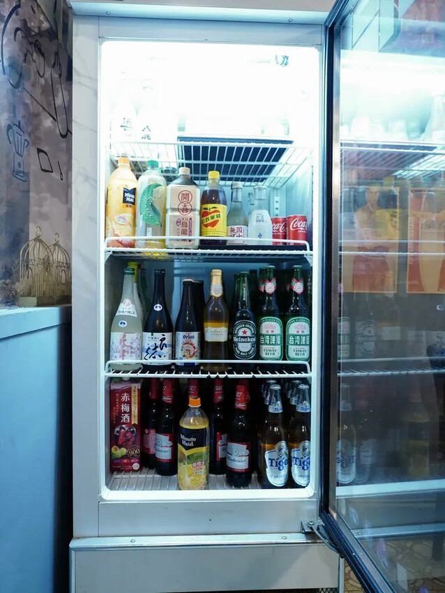 台南居酒屋推薦│小椿食堂│冰杯啤酒+滿桌下酒菜│打卡送啤酒│