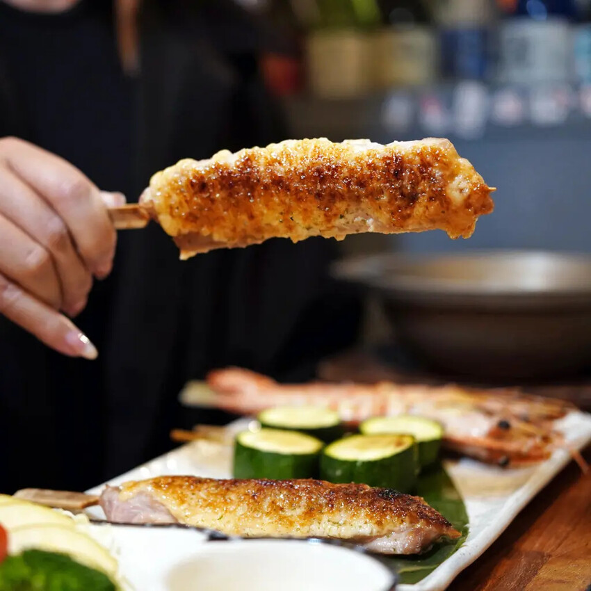 台南居酒屋推薦│小椿食堂│冰杯啤酒+滿桌下酒菜│打卡送啤酒│