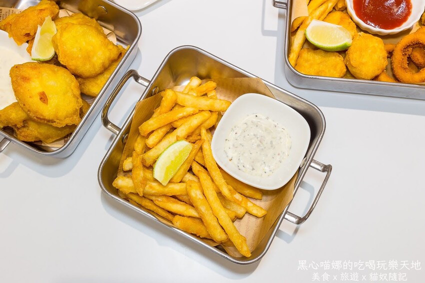 高雄左營︱GouGou吃炸雞　在炸雞主題咖啡廳吃滿滿炸物下午茶！　