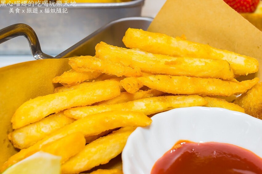 高雄左營︱GouGou吃炸雞　在炸雞主題咖啡廳吃滿滿炸物下午茶！　