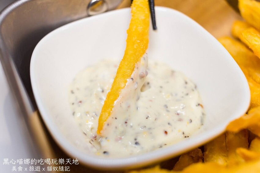 高雄左營︱GouGou吃炸雞　在炸雞主題咖啡廳吃滿滿炸物下午茶！　