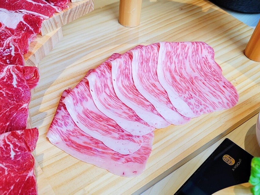 宜蘭縣五結鄉最低388元起！無限爽吃生熟食自助吧！超浮誇巨龍滿載海陸拼盤，35盎司大胃王肉盤，通通等你來挑戰！