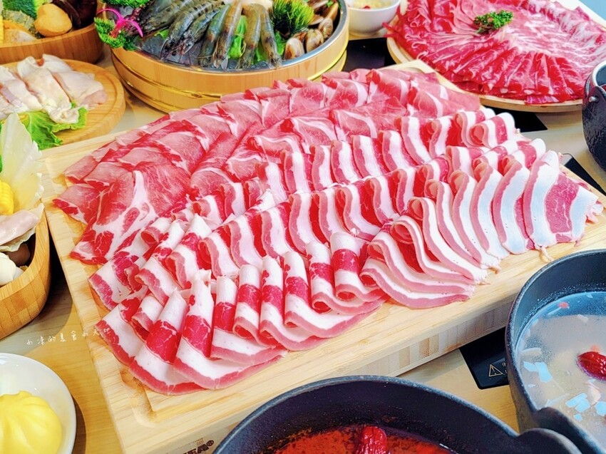 宜蘭縣五結鄉最低388元起！無限爽吃生熟食自助吧！超浮誇巨龍滿載海陸拼盤，35盎司大胃王肉盤，通通等你來挑戰！