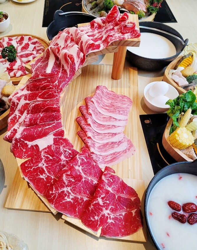 宜蘭縣五結鄉最低388元起！無限爽吃生熟食自助吧！超浮誇巨龍滿載海陸拼盤，35盎司大胃王肉盤，通通等你來挑戰！