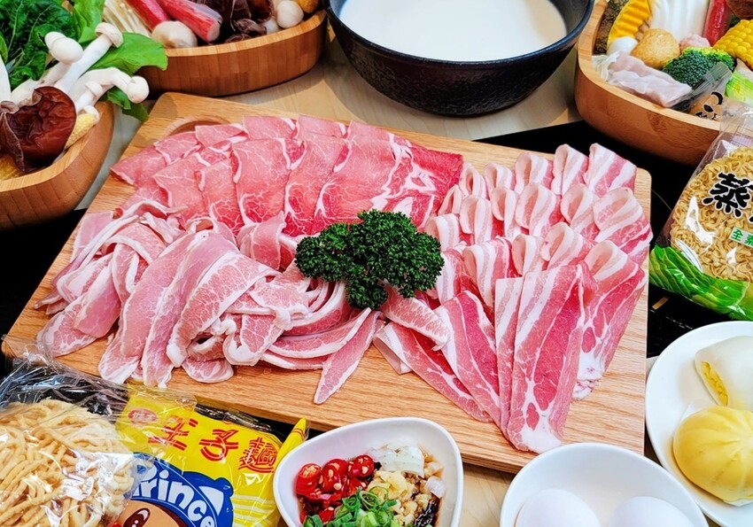 宜蘭縣五結鄉最低388元起！無限爽吃生熟食自助吧！超浮誇巨龍滿載海陸拼盤，35盎司大胃王肉盤，通通等你來挑戰！