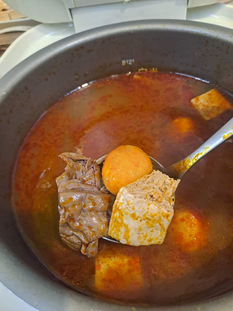 台北市信義區「想肉了-火鍋自助式吃到飽」