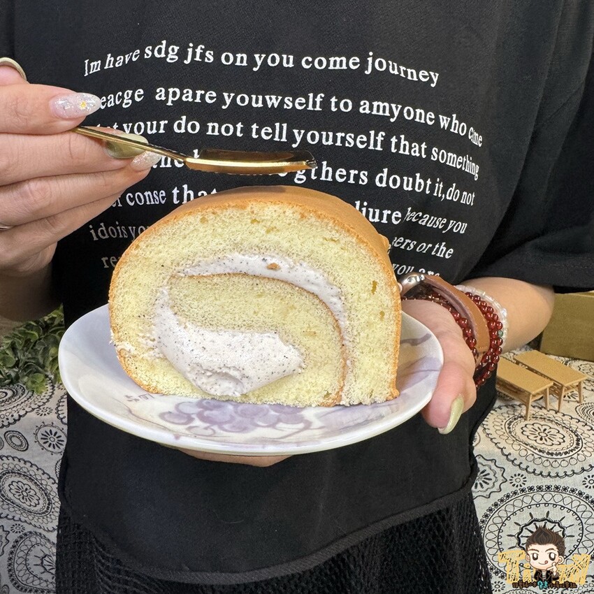 桃園市桃園區全台最佛心價的生乳捲和水果蛋糕店！ 20公分原味爆漿生乳捲只要260元！ 牛肚蛋糕你們看過了嗎？