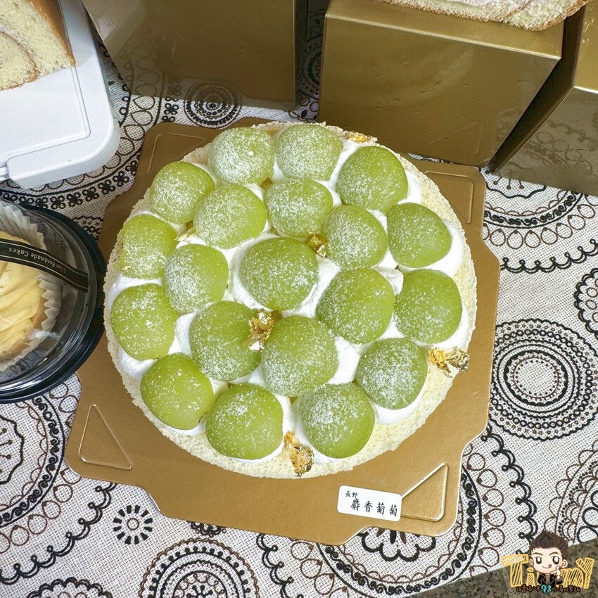 桃園市桃園區全台最佛心價的生乳捲和水果蛋糕店！ 20公分原味爆漿生乳捲只要260元！ 牛肚蛋糕你們看過了嗎？