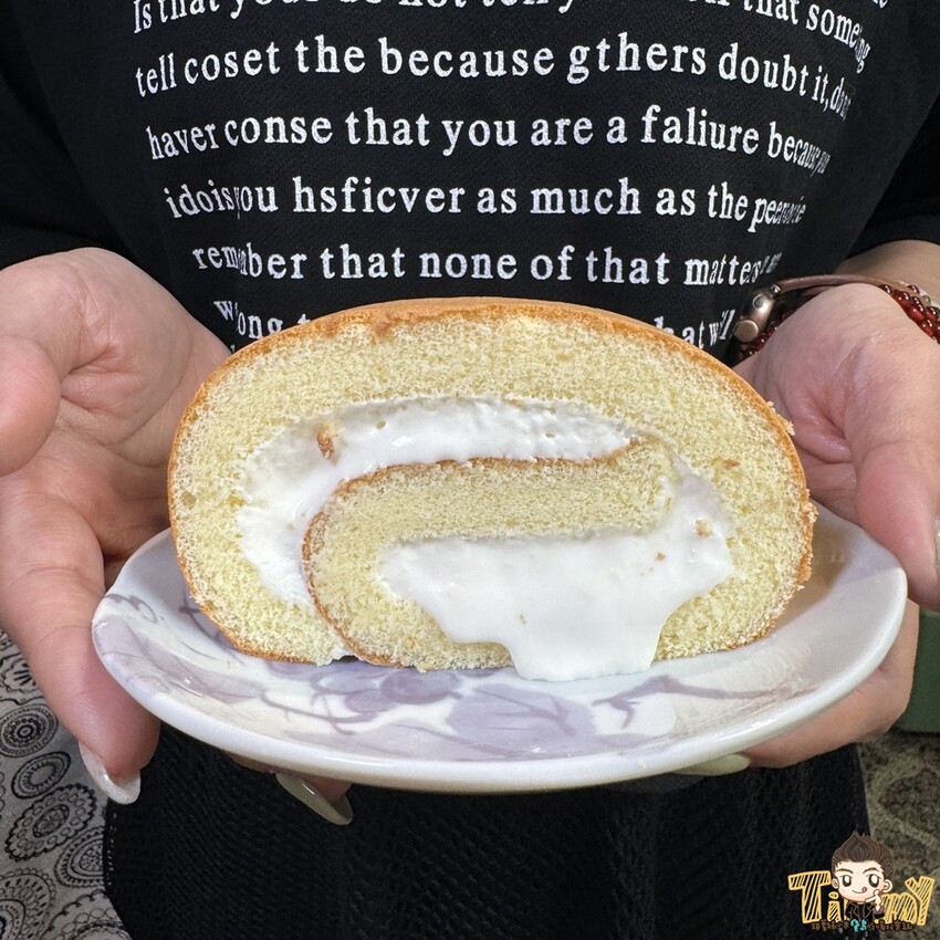 桃園市桃園區全台最佛心價的生乳捲和水果蛋糕店！ 20公分原味爆漿生乳捲只要260元！ 牛肚蛋糕你們看過了嗎？