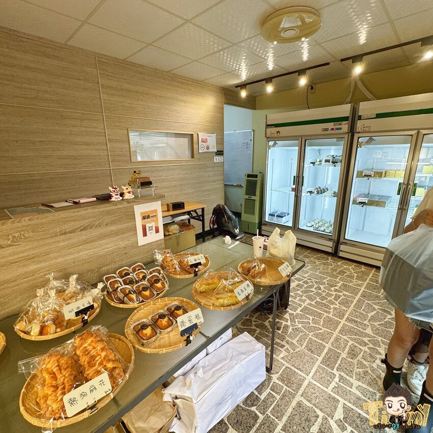 桃園市桃園區全台最佛心價的生乳捲和水果蛋糕店！ 20公分原味爆漿生乳捲只要260元！ 牛肚蛋糕你們看過了嗎？