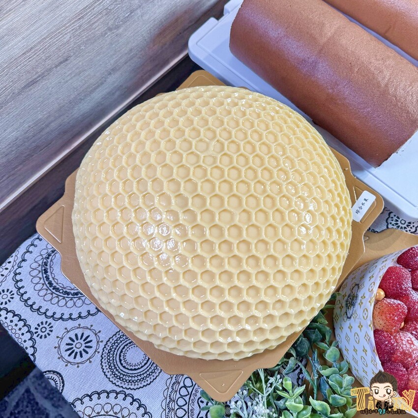 桃園市桃園區全台最佛心價的生乳捲和水果蛋糕店！ 20公分原味爆漿生乳捲只要260元！ 牛肚蛋糕你們看過了嗎？