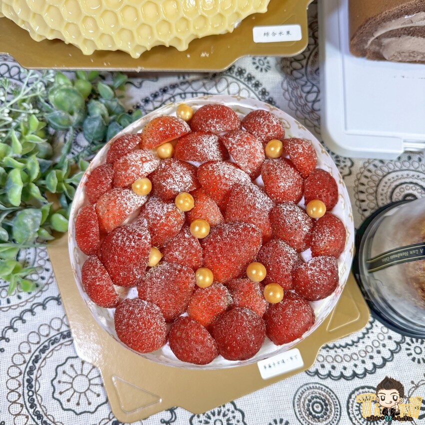 桃園市桃園區全台最佛心價的生乳捲和水果蛋糕店！ 20公分原味爆漿生乳捲只要260元！ 牛肚蛋糕你們看過了嗎？