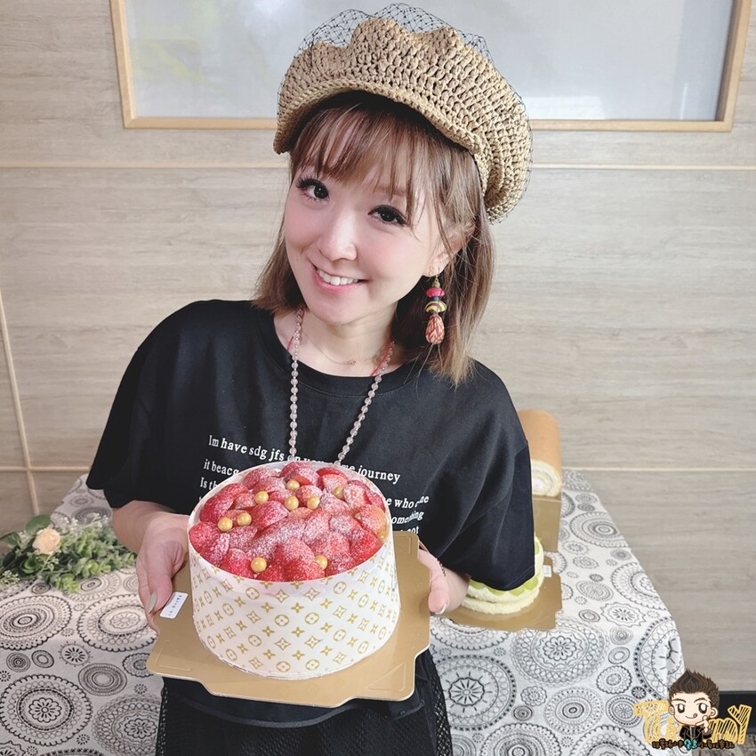 桃園市桃園區全台最佛心價的生乳捲和水果蛋糕店！ 20公分原味爆漿生乳捲只要260元！ 牛肚蛋糕你們看過了嗎？