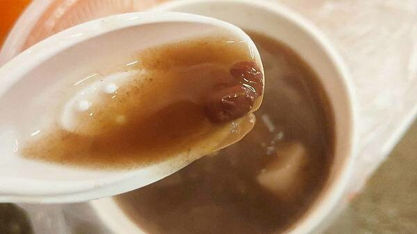 台北市大安區通化夜市九份芋圓|通化街夜市必吃美食,就算下雨天也要排隊的芋圓店