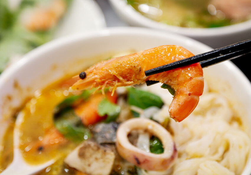 份量十足的南洋風味手作河粉．必點廣東雲吞包整尾蝦仁~政大少新越泰美食廚房-飲料無限暢飲