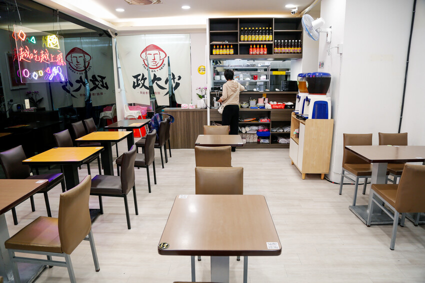 份量十足的南洋風味手作河粉．必點廣東雲吞包整尾蝦仁~政大少新越泰美食廚房-飲料無限暢飲