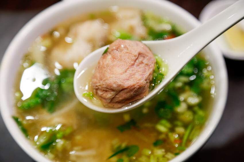 份量十足的南洋風味手作河粉．必點廣東雲吞包整尾蝦仁~政大少新越泰美食廚房-飲料無限暢飲