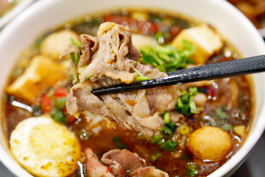 份量十足的南洋風味手作河粉．必點廣東雲吞包整尾蝦仁~政大少新越泰美食廚房-飲料無限暢飲