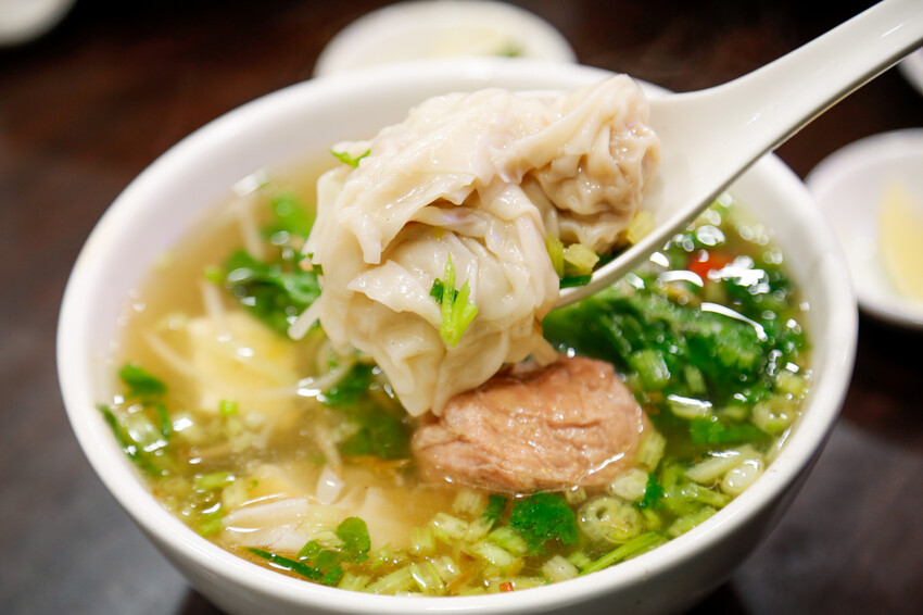 份量十足的南洋風味手作河粉．必點廣東雲吞包整尾蝦仁~政大少新越泰美食廚房-飲料無限暢飲