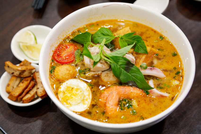 份量十足的南洋風味手作河粉．必點廣東雲吞包整尾蝦仁~政大少新越泰美食廚房-飲料無限暢飲