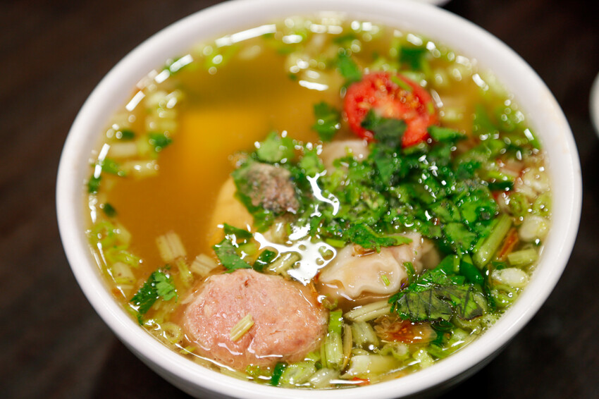 份量十足的南洋風味手作河粉．必點廣東雲吞包整尾蝦仁~政大少新越泰美食廚房-飲料無限暢飲