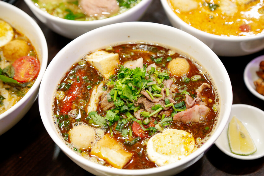 份量十足的南洋風味手作河粉．必點廣東雲吞包整尾蝦仁~政大少新越泰美食廚房-飲料無限暢飲