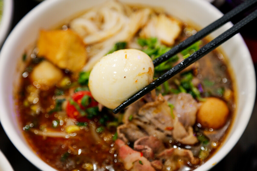 份量十足的南洋風味手作河粉．必點廣東雲吞包整尾蝦仁~政大少新越泰美食廚房-飲料無限暢飲