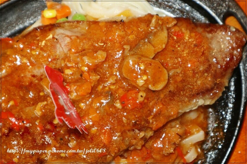 桃園市桃園區【孫東寶 台式牛排教父】桃園中山店~桃園牛排推薦 麻辣牛排新登場 經典牛排與麻辣醬料完美結合 每一口都是味蕾的極致享受