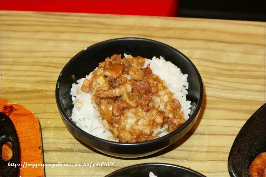 桃園市桃園區【孫東寶 台式牛排教父】桃園中山店~桃園牛排推薦 麻辣牛排新登場 經典牛排與麻辣醬料完美結合 每一口都是味蕾的極致享受