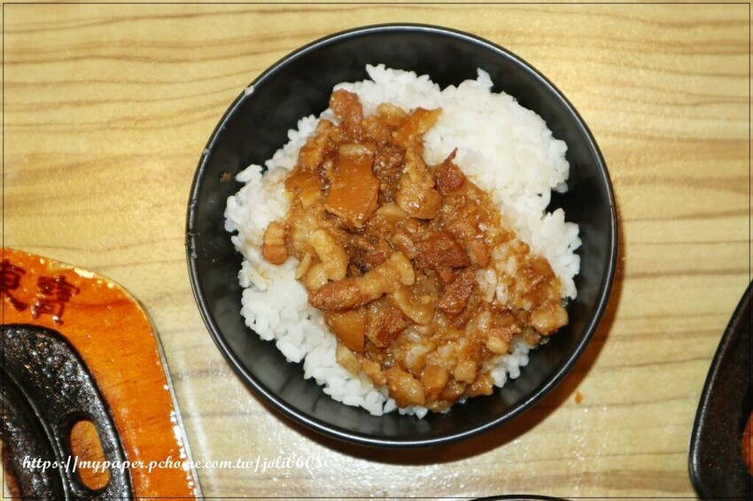 桃園市桃園區【孫東寶 台式牛排教父】桃園中山店~桃園牛排推薦 麻辣牛排新登場 經典牛排與麻辣醬料完美結合 每一口都是味蕾的極致享受