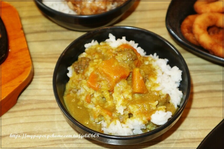 桃園市桃園區【孫東寶 台式牛排教父】桃園中山店~桃園牛排推薦 麻辣牛排新登場 經典牛排與麻辣醬料完美結合 每一口都是味蕾的極致享受