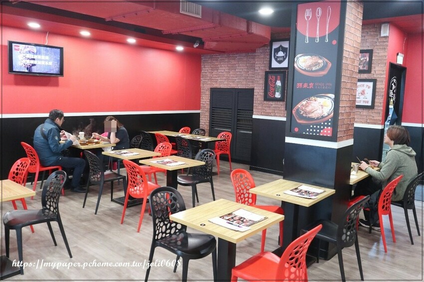 桃園市桃園區【孫東寶 台式牛排教父】桃園中山店~桃園牛排推薦 麻辣牛排新登場 經典牛排與麻辣醬料完美結合 每一口都是味蕾的極致享受