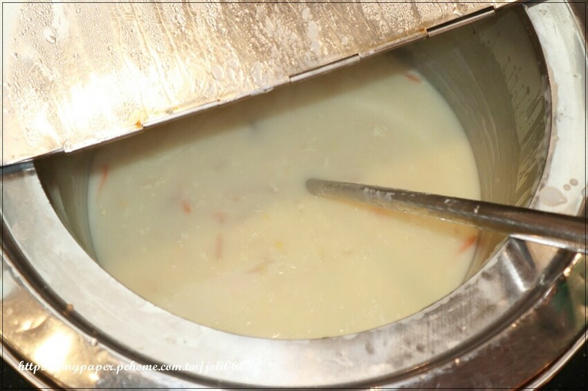 桃園市桃園區【孫東寶 台式牛排教父】桃園中山店~桃園牛排推薦 麻辣牛排新登場 經典牛排與麻辣醬料完美結合 每一口都是味蕾的極致享受