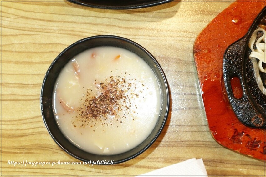 桃園市桃園區【孫東寶 台式牛排教父】桃園中山店~桃園牛排推薦 麻辣牛排新登場 經典牛排與麻辣醬料完美結合 每一口都是味蕾的極致享受