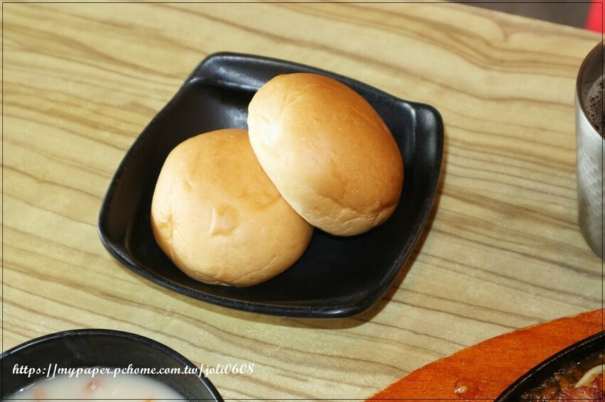 桃園市桃園區【孫東寶 台式牛排教父】桃園中山店~桃園牛排推薦 麻辣牛排新登場 經典牛排與麻辣醬料完美結合 每一口都是味蕾的極致享受