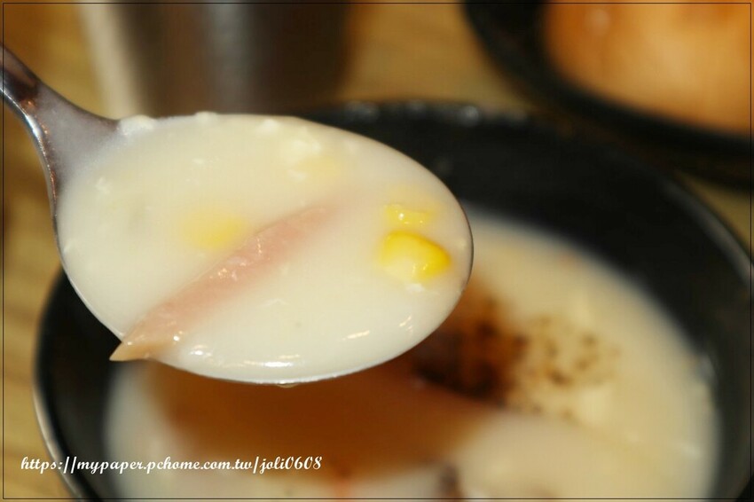 桃園市桃園區【孫東寶 台式牛排教父】桃園中山店~桃園牛排推薦 麻辣牛排新登場 經典牛排與麻辣醬料完美結合 每一口都是味蕾的極致享受