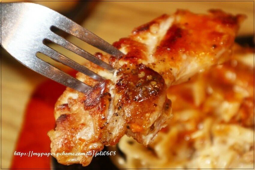 桃園市桃園區【孫東寶 台式牛排教父】桃園中山店~桃園牛排推薦 麻辣牛排新登場 經典牛排與麻辣醬料完美結合 每一口都是味蕾的極致享受