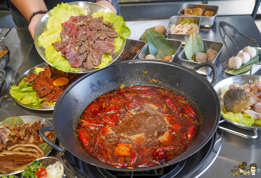 美術館 新潮的潮虎老火鍋，晚餐宵夜不孤單、六款特製湯頭、獨家虎氏功夫菜、三湯頭之賓士鍋 - 跟著尼力吃喝玩樂＆親子生活