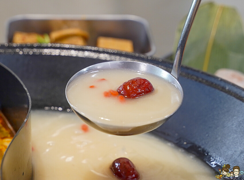 美術館 新潮的潮虎老火鍋，晚餐宵夜不孤單、六款特製湯頭、獨家虎氏功夫菜、三湯頭之賓士鍋 - 跟著尼力吃喝玩樂＆親子生活