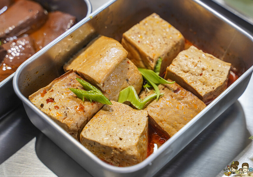 美術館 新潮的潮虎老火鍋，晚餐宵夜不孤單、六款特製湯頭、獨家虎氏功夫菜、三湯頭之賓士鍋 - 跟著尼力吃喝玩樂＆親子生活