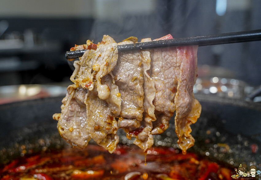 美術館 新潮的潮虎老火鍋，晚餐宵夜不孤單、六款特製湯頭、獨家虎氏功夫菜、三湯頭之賓士鍋 - 跟著尼力吃喝玩樂＆親子生活