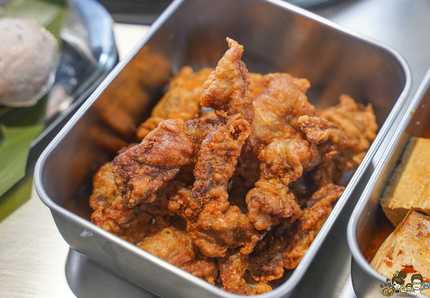 美術館 新潮的潮虎老火鍋，晚餐宵夜不孤單、六款特製湯頭、獨家虎氏功夫菜、三湯頭之賓士鍋 - 跟著尼力吃喝玩樂＆親子生活